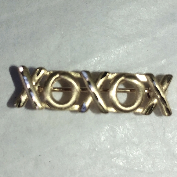 14k HUGS & KISSES PIN - YELLOW GOLD - MICHAEL ANTHONY - Picture 6 of 6